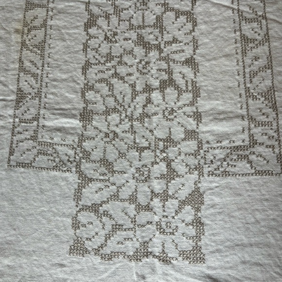 Vtg Lg Table Cloth Cross Stitch pattern Cream Tan 62X80 EUC - Picture 5 of 10
